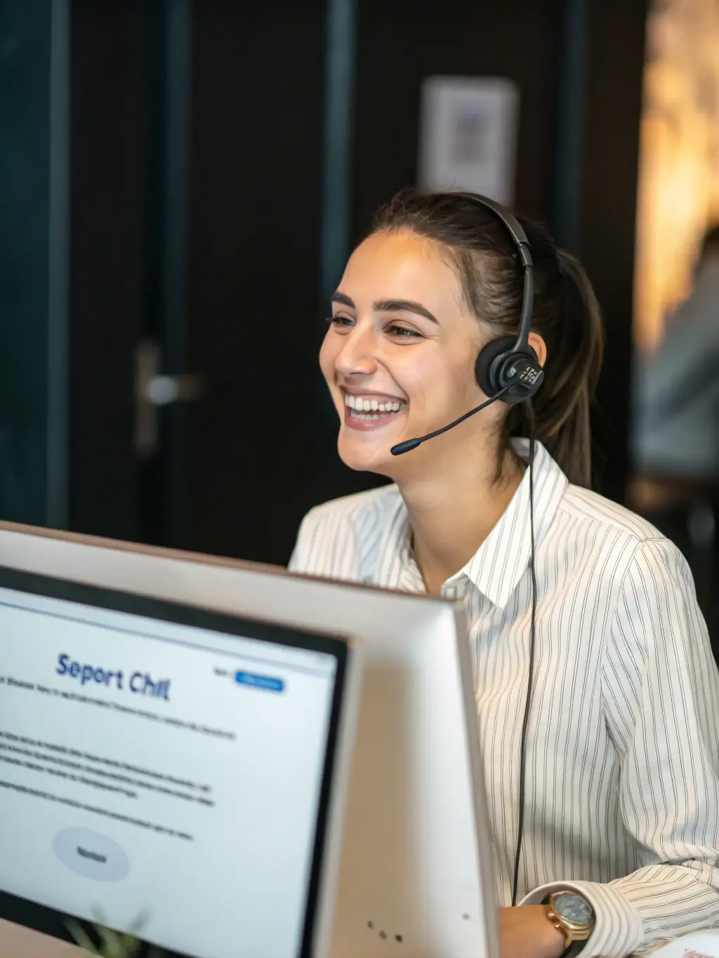 A customer service representative smiling while interacting with a customer via AI-powered chatbot, showcasing improved customer experience and satisfaction.